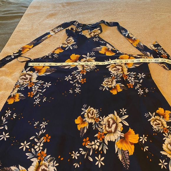 Halter style Dress. Long ties behind neck ,  size XL - Picture 5 of 10